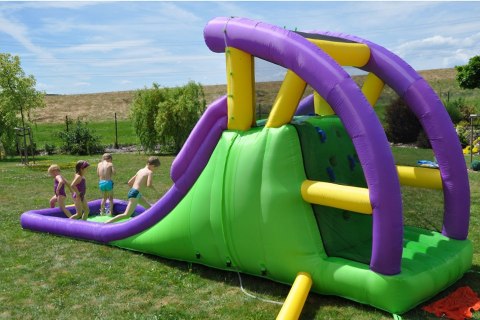 Dmuchana podwójna zjeżdżalnia wodna HappyHop- dwa razy więcej zabawy